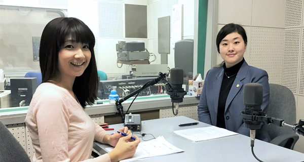 アナウンサーの堰八紗也佳さんと札幌弁護士会 小林杜季子弁護士
